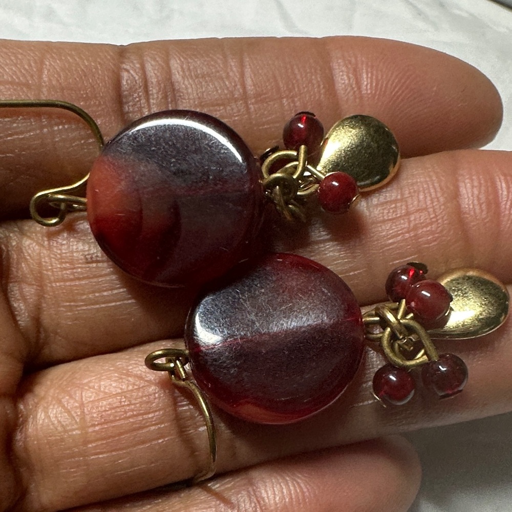 Vintage Red glass dangle Gold Dangle Earrings - Picture 7 of 15